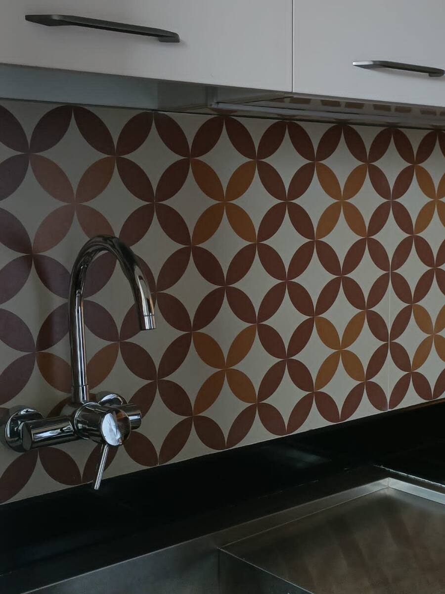 Vandeep Residence kitchen tiled backsplash